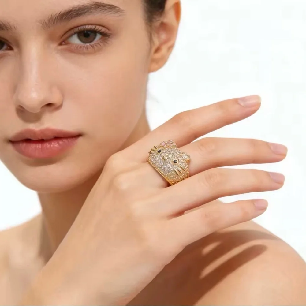 Hello Kitty sparkling gold